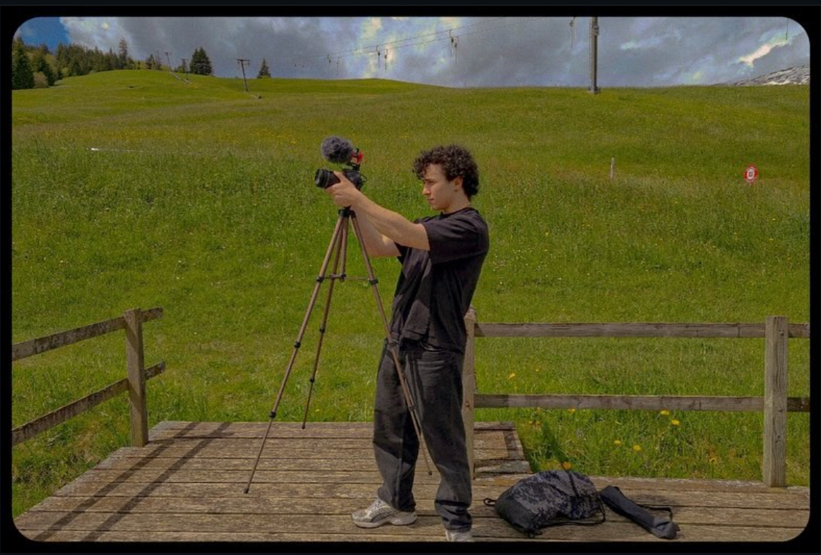 Karahindibağ behind the camera